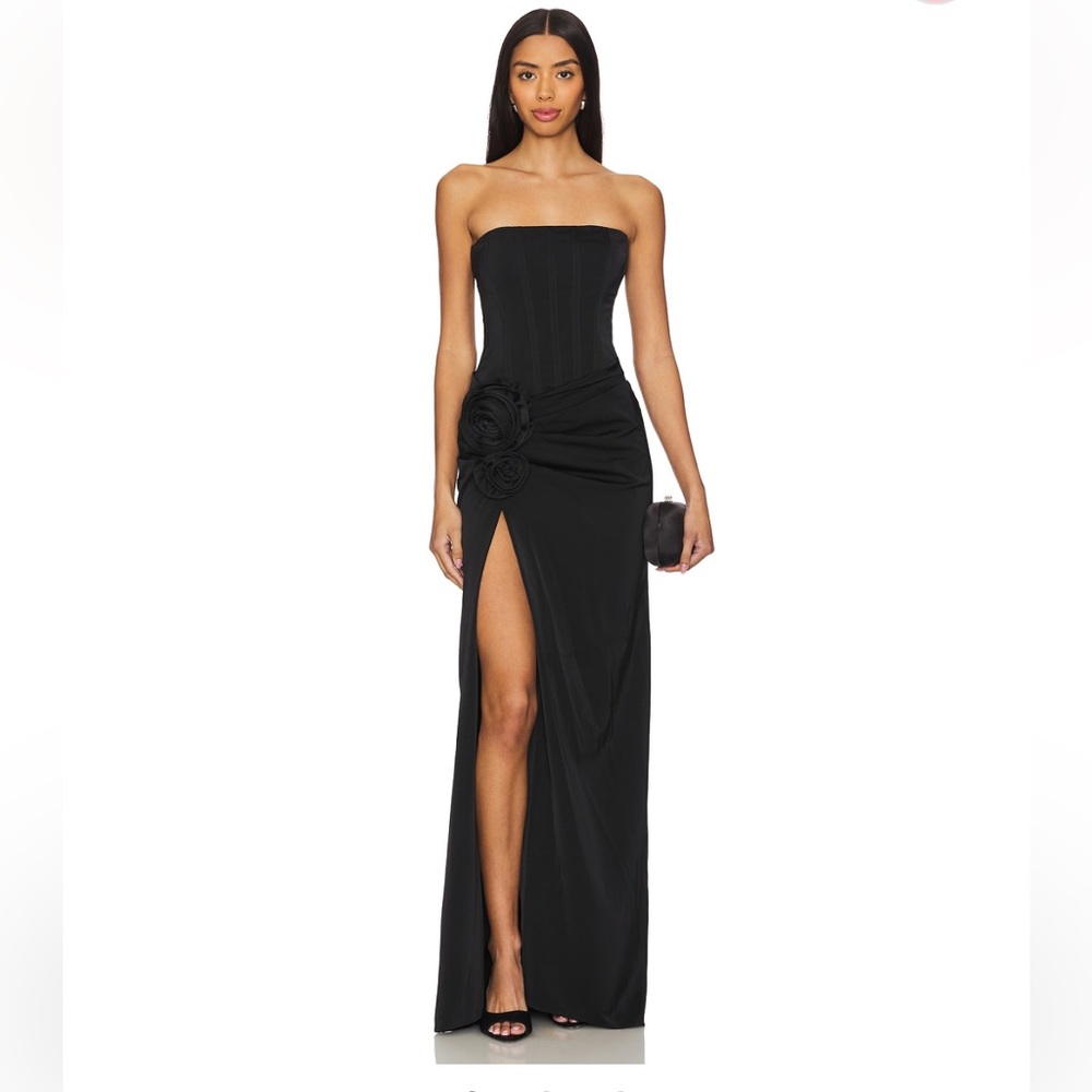 Elegant Black Strapless Gown